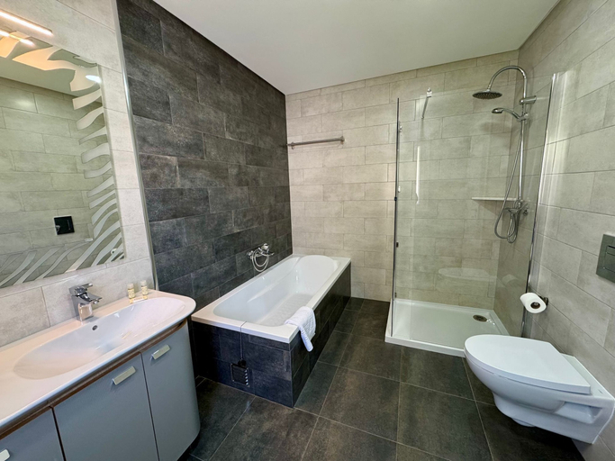 Bathroom 5, Silver Seahorse Garden Retreat, Peniche