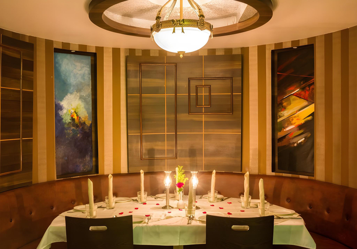 Others 5, Hotel Spencer, Thane