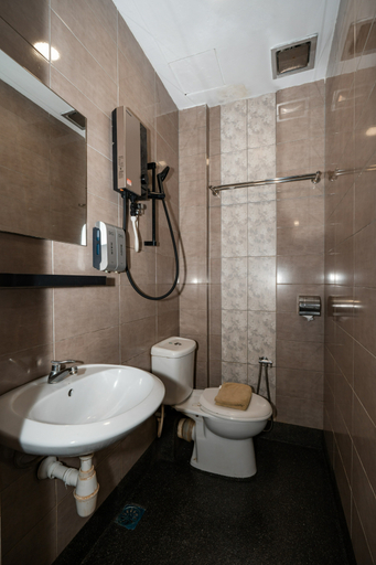 Bathroom 4, Wangs Hotel Gurney Drive, Penang Island