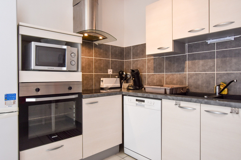 Private kitchen 3, Poolside Escape by Arcachon, Gironde