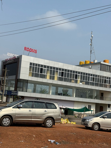Parking, Hotel Skyline Natekal, Dakshina Kannada