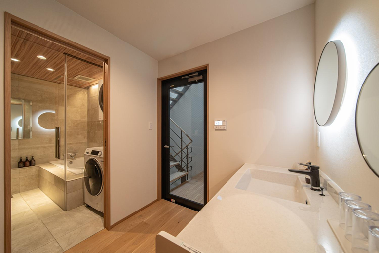 Bathroom 4, LAGUNA OKINAWA Beachfront YAKA, Kin