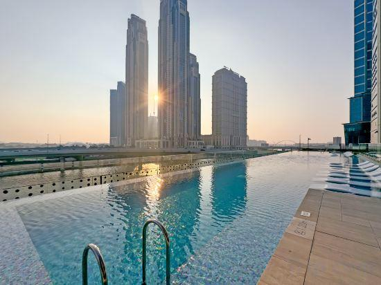 4, bnbme Luxurious Canal View Apt w/ Pool & Gym, Dubai