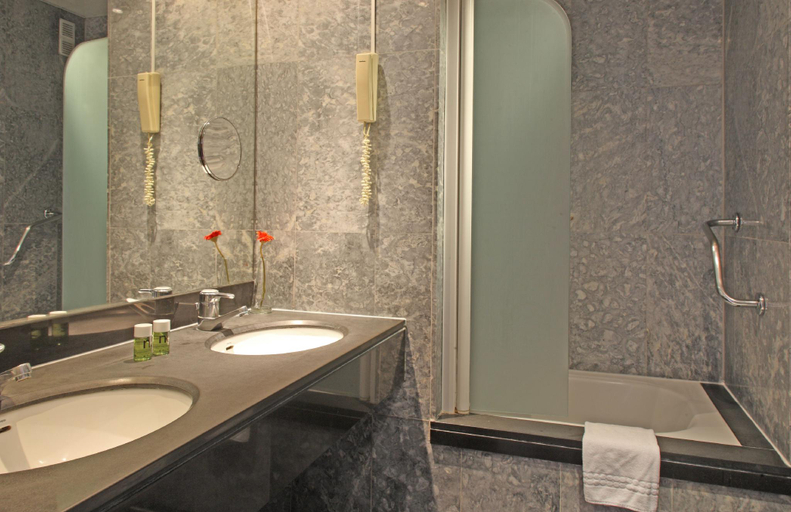 Bathroom 4, Chic & Basic Velvet, Barcelona