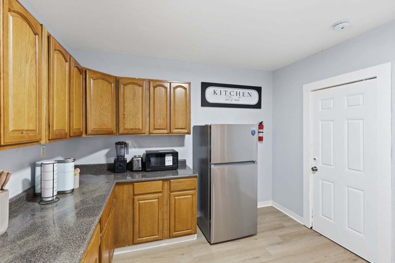 Private kitchen 3, Niagara Adventure Basecamp Walk To The Falls 2 Bedroom Duplex, Niagara