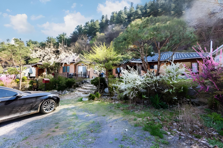 Exterior & Views 1, Gapyeong Fine Hue Pension, Gapyeong