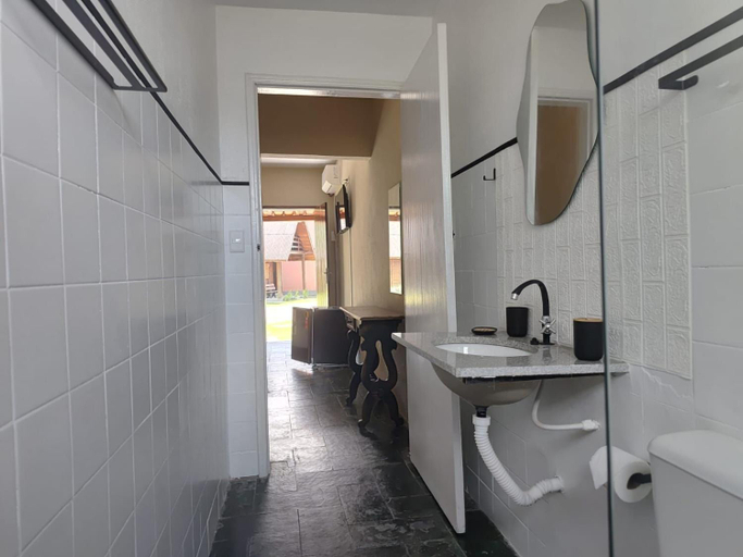 Bathroom 2, Chales Caragua Massaguacu, Caraguatatuba