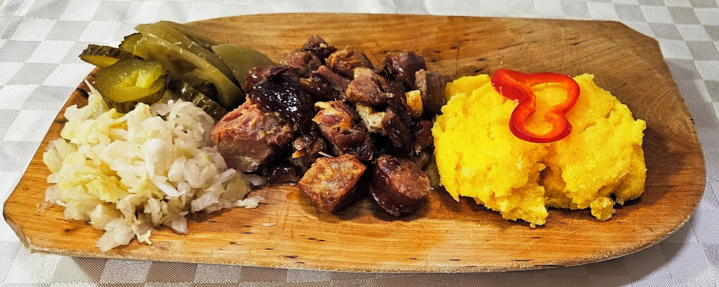 Food and drink 2, Casa Magica, Busteni
