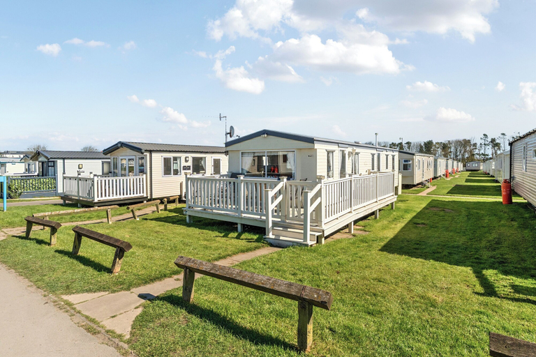 Exterior 5, Cayton Bay Caravan for 6, Pet Friendly & Parking, North Yorkshire