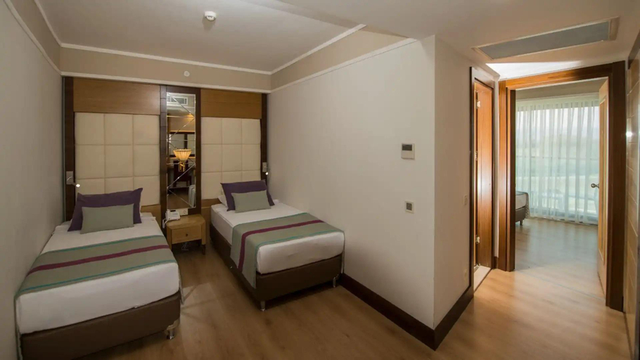 Bedroom 3, Dream World Aqua Hotel - All Inclusive, Manavgat