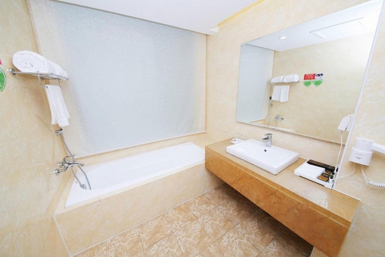 Bathroom 4, Yuanping Hotel, Cangzhou