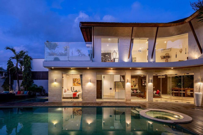 Exterior & Views