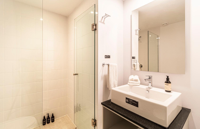Bathroom, Kukun Reforma & Downtown, Mexico City