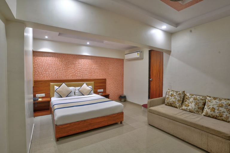 Room 3, Hotel Saineel Residency, Mumbai Suburban