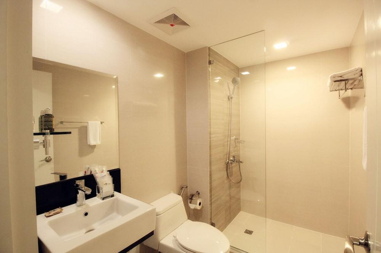 Bathroom 5, MaxStays Max Pavilion at The Venice Residences, Taguig