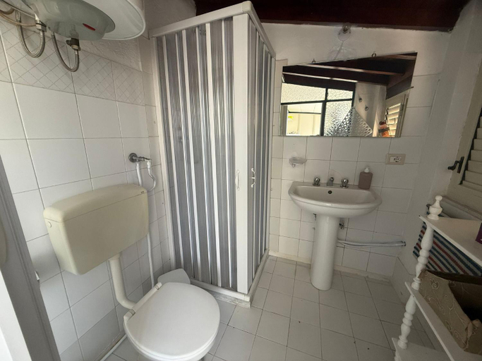 Bathroom 3, Carmela al vicolo, Messina