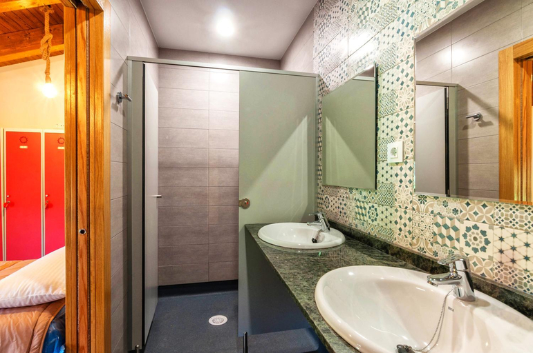 Bathroom, El Campo de Petra, Asturias