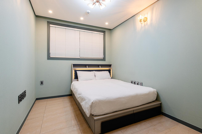 Bedroom 2, Gangneung Shinsaedae Village Pension, Gangneung