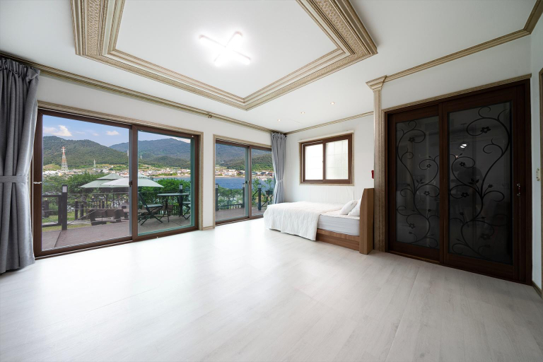 Others 4, Tongyeong J. Hill Pension, Tongyeong