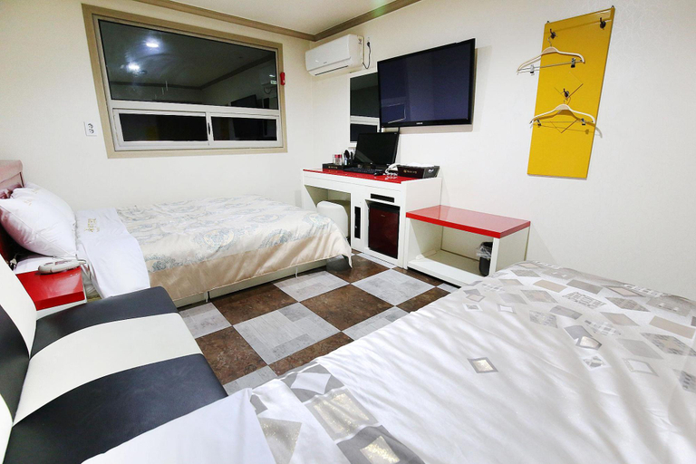 Bedroom 2, Taean Haebeach, Taean
