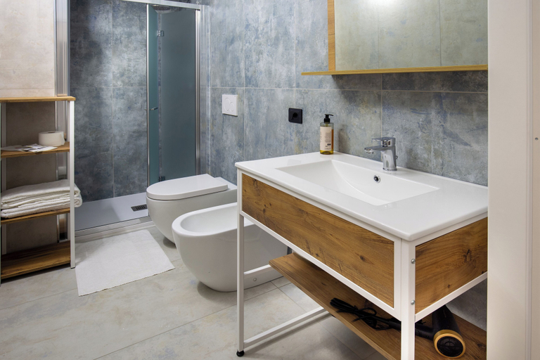 Bathroom 5, Hotel La Darsena, Perugia