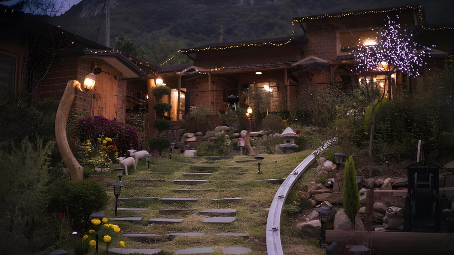 Others 5, Muju Heukjip Jeongwon Pension, Muju