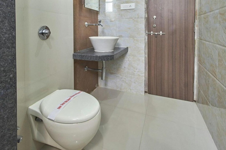 Bathroom 2, Townhouse OAK Hotel Vihar Deluxe, Ratnagiri