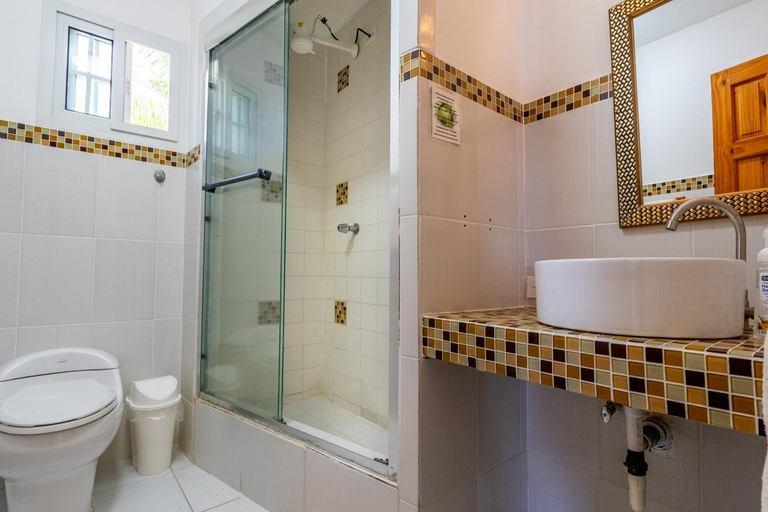 Bathroom 3, Kevin Kondos, Bocas del Toro