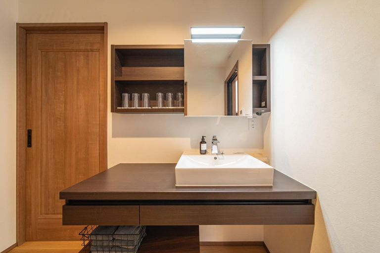 Bathroom 2, LAGUNA OKINAWA Beachfront YAKA, Kin