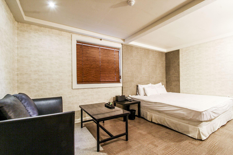 Bedroom 3, Busan Oncheonjang JS, Dongnae