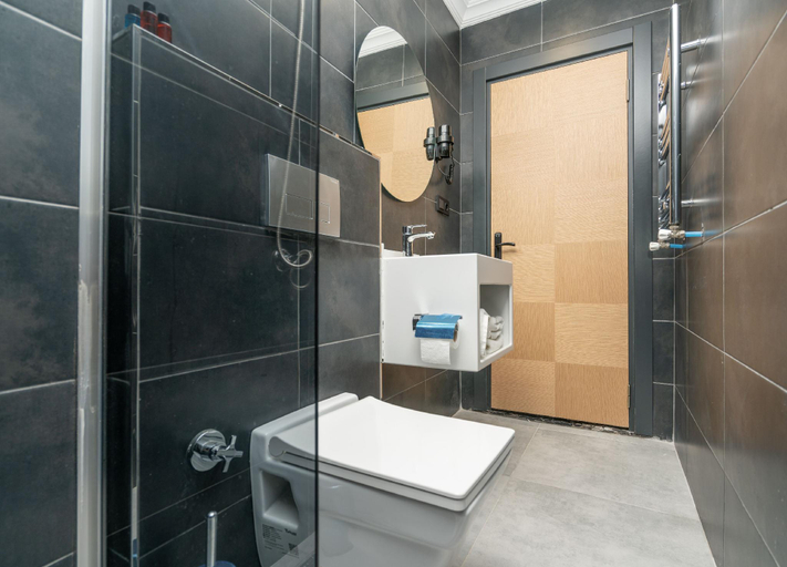 Bathroom 3, And Center Suite, Pendik