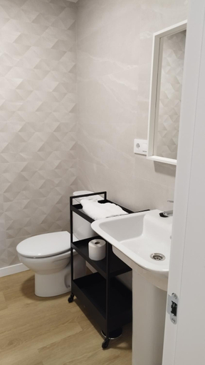 Bathroom, Apartamentos y estudios EL CENTRO, Cantabria