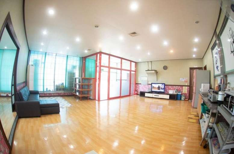 Others 4, Daebudo Seonamujip Pension, Ongjin
