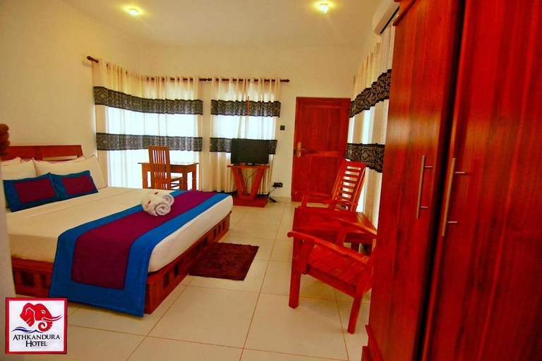 Bedroom 2, Athkandura Hotel, Palugaswewa