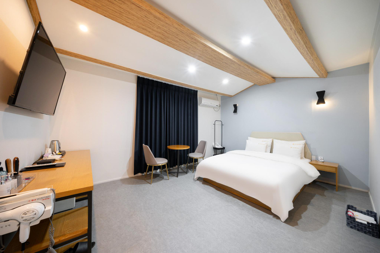Bedroom, Uiryeong Crystal, Uiryeong