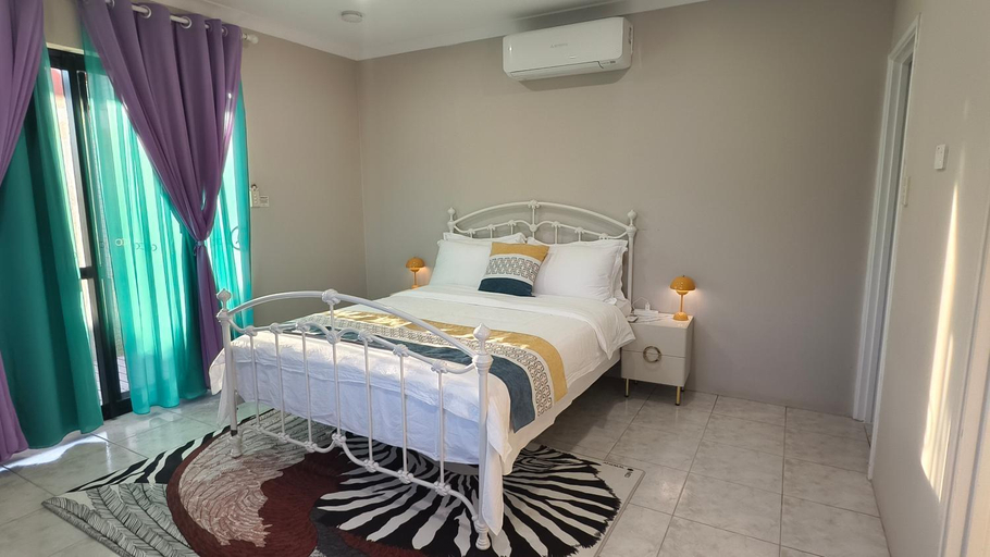 Bedroom 5, Sunny Ocean View Retreat, Joondalup