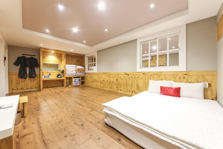 Bedroom 4, Gyeongsan Plus Oncheon, Gyeongsan