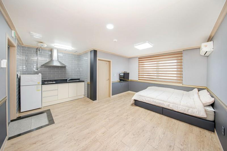 Bedroom 4, Boryeong (Daecheon) Spring Summer Fall Winter Pension, Boryeong