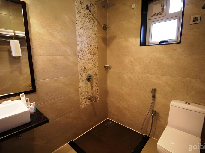 Bathroom 4, Hotel Golden Plateau, North Goa
