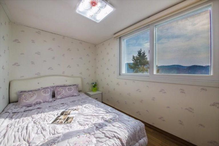 Bedroom 3, Yeosu Art Pension, Yeosu