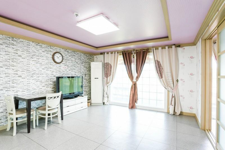 Others 5, Taean Pastel Pension, Taean