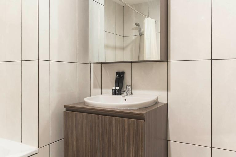 Bathroom 3, Chic And Cozy 2Br Grand Kamala Lagoon Apartment, Bekasi