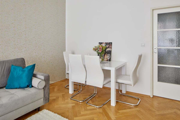 Others 4, Helen Homestay Flora, Praha 3