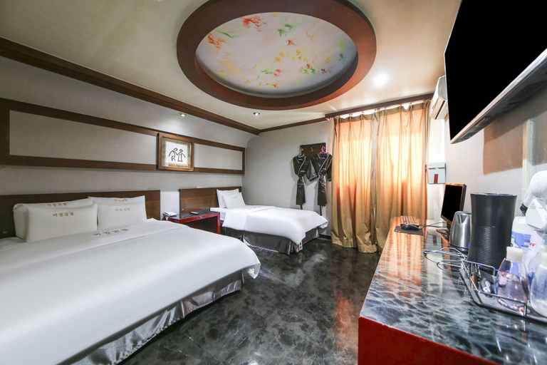 Bedroom, Gongju Buckingham, Gongju