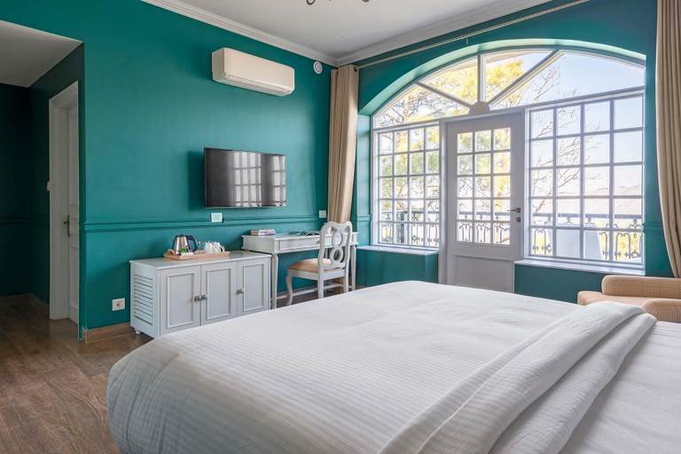 Bedroom 2, The Mansion by StayVista - 5BHK Mountain-View Villa with Private Pool, Solan