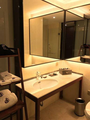 Bathroom, Baoyue Hotel, Honghe Hani and Yi
