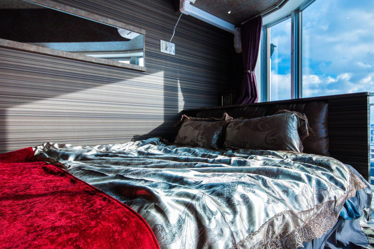 Bedroom 2, Meteor Shower, Sapporo