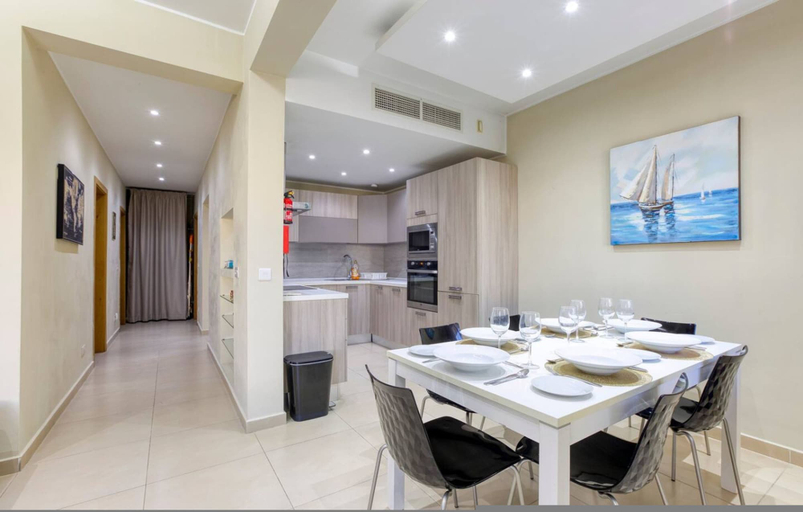 Room 3, Marsaskala Escape Pool Beaches Local Charm
