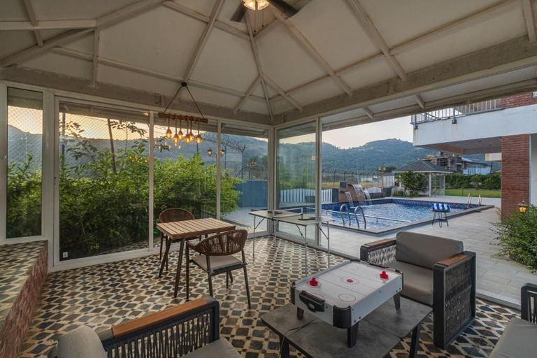 Outdoor dining, ELIVAAS Nimishka 5 BHK Villa with Pool, Pune