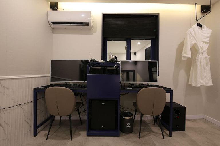 Others 3, Ekklim Hotel, Buk